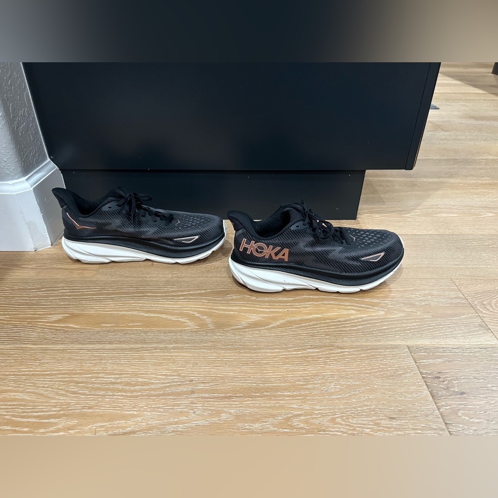 HOKA One One Clifton 9 women’s size 10 wide